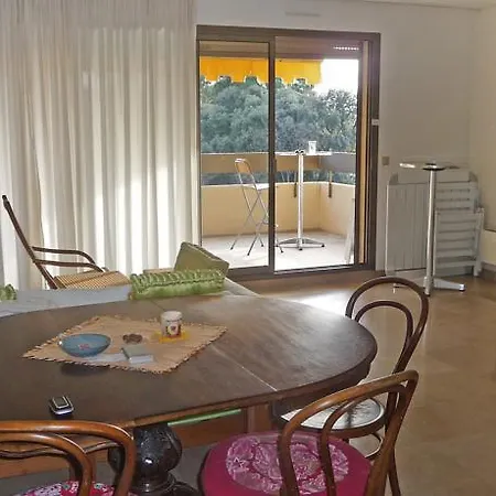 Apartment Chateau De La Pinede